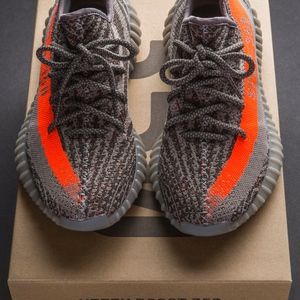 YEEZY V2 BELUGA SIZE 8